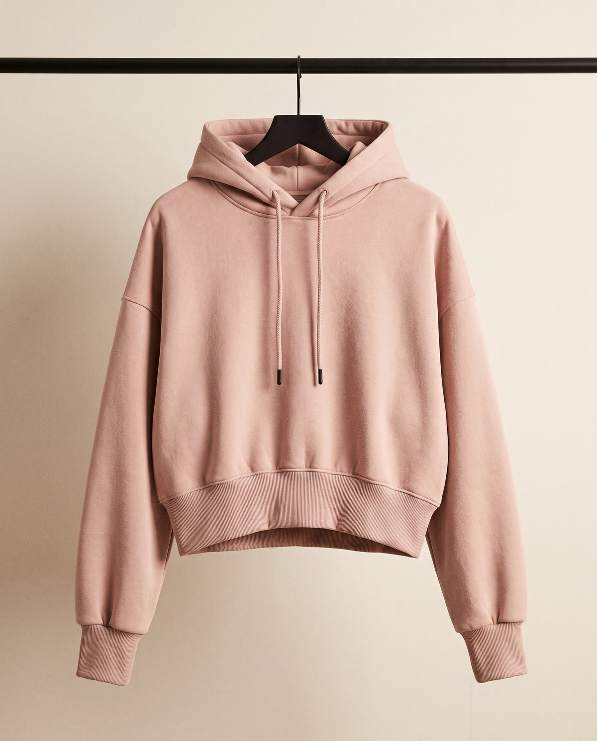 Le Hoodie Cocon — coupe courte, intérieur molletonné